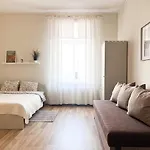Cosy Apartment In Riga With Free Parking