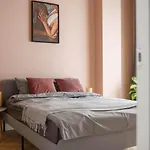 Spacious Brand New Modern Apartment In Old Town
