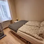 Cosy One Seperate Bedroom Apartment In City Center, Perfect For Family Trip.