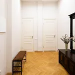 Old Riga Modern And Spacious 2 Bedroom Apartment