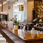 Avalon Hotel & Conferences