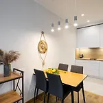 Riverside Design Apartment With Underground Private Parking