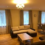 Riverside Embassy Apartment 2. Spacious/Free Parking