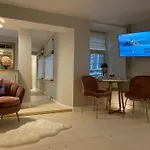Budget Apartment In Old City