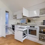 Bright Designer Apartment In City Centre