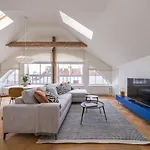 Bright Designer Apartment In City Centre