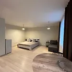 Beautiful Apartment Great Location Free Parking