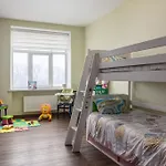 Lovely 2-Bdrm Condo Ideal For Couples And Family With Children, Free Parking On Premises