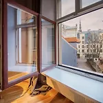 Romantic And Spacious Apartment In Riga Old Town