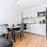 Cozy&Chic - A Modern Apartment With A Garden Terrace