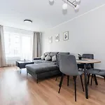 Cozy&Chic - A Modern Apartment With A Garden Terrace
