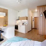 Leonardo Studio Apartments In City Center