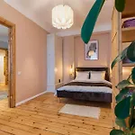 Design Apartment With Vintage Twist In Central