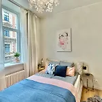 Very Center Riga Gorgeous & Light Apartment