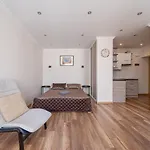 Top-Floor Studio With Courtyard View In Unesco Area, Murnieku Street Residence