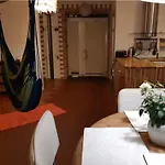 2 Story Studio Apartment Free Parking Included