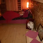 2 Story Studio Apartment Free Parking Included