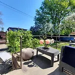 Cozy Private House With A Yard & Parking
