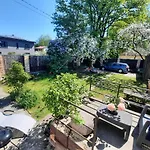 Cozy Private House With A Yard & Parking