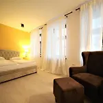 Lovely Two Bedroom In The Old Town
