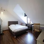 3 Bedroom / Compact Apt Old Town