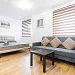 Cozy&Chic - A Modern Apartment In The New City Centre