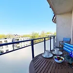 Stylish Apartment With Parking & Spacious Balcony