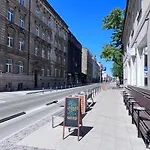 Modern Apartment In City Center!
