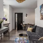Moderns Un Kluss Dzivoklis 41 M2
