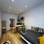 Cozy Flat Near Center