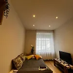 Cozy Flat Near Center