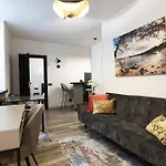 Moderns Un Kluss Dzivoklis 41 M2