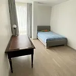 Hugo Apartment & Parking