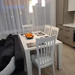 White Apartments Free Parking Self Check-Inn