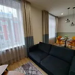 Golden Palms Apartment In The City Centre