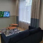 Golden Palms Apartment In The City Centre