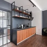 Old Town Stylish Studio With Spacious Bathroom