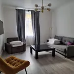 City Inn River View 2 Bedroom Apartment With Parking