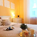 Spacious Old Town Family Peachy 2 Bedrooms Apartment, Nearby The Riga Presidential Castle