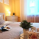 Spacious Old Town Family Peachy 2 Bedrooms Apartment, Nearby The Riga Presidential Castle
