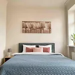 Modern Center Studio Apartment