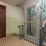 Beautiful 1Bd Old Town Apartment