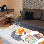Elegant Old Town Toffee Bliss Apartment, Self Check-In, Steps From Bus Station