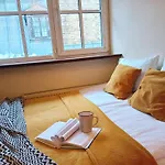 Old Town Charm One Bedroom Spacious Loft Apartment Nearby The Livu Square