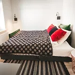 Bearsleys Knights Apartments