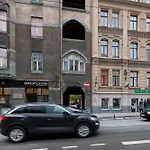 Brivibas Yard Apartment With Parking In City Center