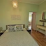 Boutigue City House With Terrace And Garden Free Parking
