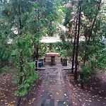 Cozy & Bright 1 Bedroom Apartment With Park Nearby - Free Parking, Central Riga, Up To 5 Guests