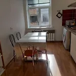 Bright Spacious Apartment With Street Parking