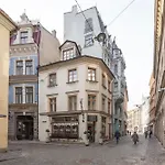 Skunu 10 Old Town Apartments